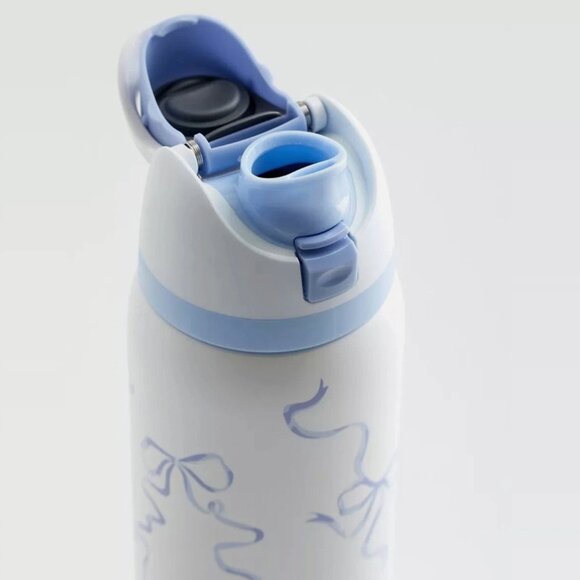 Brand-new Owala FreeSip 32oz Water Bottle in the Tied & True Blue Bows - Picture 3 of 4